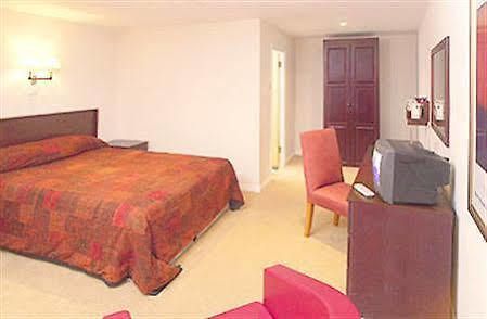 Hotel St Lawrence Luton  Exteriör bild